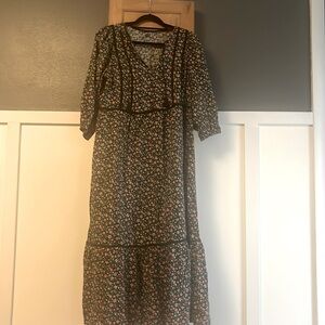 Old Navy floral M maxi dress